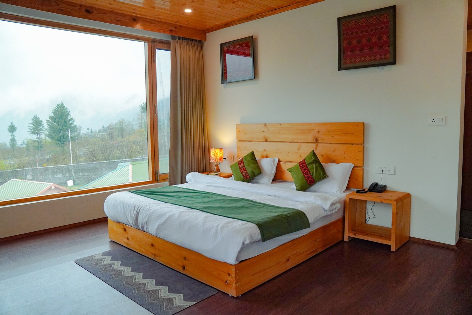 Corner room with two windows on the valley